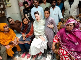’’آپ کے بچوں کا غم میرا اپنا غم ہے‘‘، مریم نواز کی کاہنہ میں دکھی والدین سے ملاقات