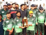 گورنر الیون نے دوستانہ میچ میں شوبز اسٹار الیون کو 8 وکٹوں سے شکست دے دی