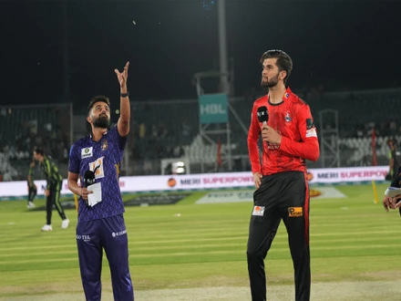 پی ایس ایل 11: لاہور قلندرز کی کوئٹہ گلیڈی ایٹرز کیخلاف بیٹنگ جاری