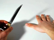 مستعفی ہونے کی خواہش مگر باس سے ہچکچاہٹ، کمپیوٹر آپریٹر نے اپنی انگلیاں ہی کاٹ ڈالیں