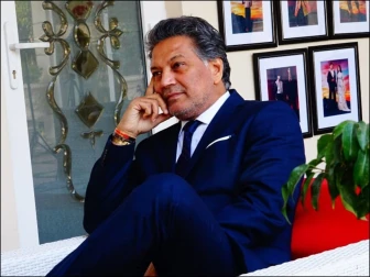 فیشن ڈیزائنر محمود بھٹی کو ہتکِ عزت کیس میں 30 لاکھ روپے کے مچلکے جمع کرانے کا حکم