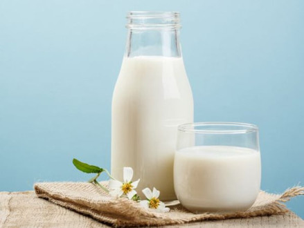 سونے سے پہلے دودھ پینا ہر کسی کے لیے مفید نہیں، ماہرین نے خبردار کردیا