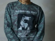 ٹی شرٹ پر بلی کے اشتہار نے خاتون کو پریشان کر دیا