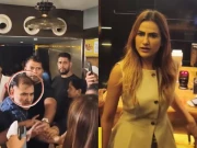 معروف ماڈل نے فلم پریمیئر پر پروڈیوسر کی چپل سے دھلائی کردی