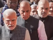 مودی کی ناقص معاشی پالیسیوں کیخلاف ہزاروں مزدور سراپا احتجاج، ہنگامہ آرائی اور توڑ پھوڑ