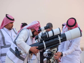 17 فروری کو دوربین سے چاند دیکھنا بینائی کے لیے خطرناک ثابت ہوسکتا ہے متحدہ عرب امارات