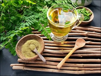 کیفین سے پاک مورنگا چائے پیجئے، جس کے کئی غذائی فوائد ہیں