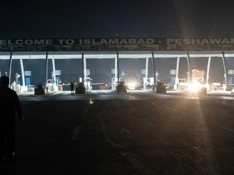 پی ٹی آئی لانگ مارچ، موٹرویز اور جی ٹی روڈ کے اہم راستے بند کر دیئے گئے 