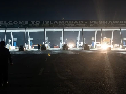 پی ٹی آئی لانگ مارچ، موٹرویز اور جی ٹی روڈ کے اہم راستے بند کر دیئے 