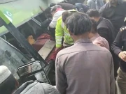 کراچی سے سوات جانے والی بس کو موٹروے ایم 2 پر حادثہ، 8 مسافر جاں بحق