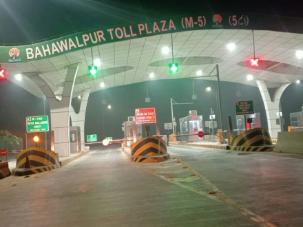 پنجاب میں شدید دھند کے ڈیرے، موٹر وے کے مختلف سیکشنز ٹریفک کے لیے بند