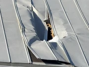 امریکا میں گھر پر گرا برف کا پراسرار ٹکڑا، تحقیقات کا آغاز