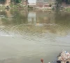 راولپنڈی؛ بیٹے کو بچانے کیلیے نالہ لئی میں چھلانگ لگانے والے باپ کی لاش برآمد، بیٹا لاپتا