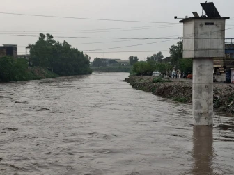 نالہ لئی بپھر گیا، پانی 22 فٹ تک پہنچنے پر انخلا شروع، پاک فوج بھی طلب کر لی گئی