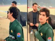 ‏’ابو بہت ڈانٹیں گے‘، نسیم شاہ کا سیلفی کیلیے اصرار کرنے والی مداح کو جواب