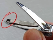 ناخن کٹر میں موجود یہ سوراخ کس کام آتا ہے؟