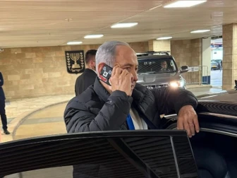 اسرائیلی وزیراعظم کے موبائل فون کے کیمرے پر ٹیپ چپکا ہوا ہے