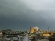 کراچی، بادلوں کی گرج چمک اور موسلا دھار بارش نے شہریوں کو دسمبر کی یاد دلا دی