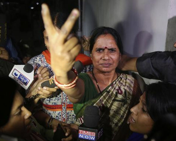 Ø¬ÛÙ Ú©Û Ø¨Ø§ÛØ± ÙØªØ§Ø«Ø±Û ÙÚÚ©Û ÙØ§Úº Ø§ÙØ´Ø§ Ø¯ÛÙÛ ÙØªØ­ Ú©Ø§ ÙØ´Ø§Ù Ø¨ÙØ§ Ø±ÛÛ ÛÛÚºØ ÙÙÙ¹Ù : Ø§Û Ø§ÛÙ Ù¾Û 