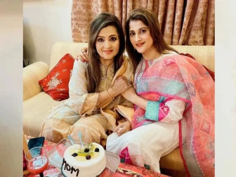 اداکارہ صاحبہ نے گزشتہ برس پہلے بار اپنے حقیقی والد سے ملاقات کی تھی جن سے نشو بیگم نے طلاق لے لی تھی