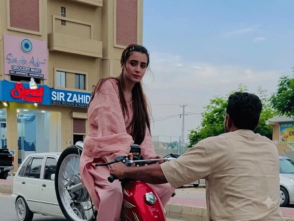 اسلام آباد: نوجوان لڑکی کو بٹھاکر خطرناک ون ویلنگ کی ویڈیو س