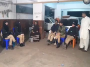 پاکستانی نوجوان کی محبت میں گرفتار امریکی خاتون کی رات بھر ایک ہی رٹ، میرے شوہر ندال کو بلوا دو !