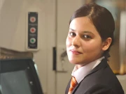 ندا صالح اورنج لائن میٹرو ٹرین کی پہلی خاتون ڈرائیور بن گئیں، مریم نواز کا اظہار مسرت