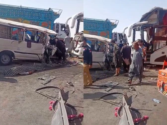 لسبیلہ میں مسافر بس اور وین کے درمیان خوفناک تصادم، 12 افراد جاں بحق، 22 زخمی