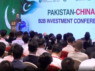 وزیراعظم شہباز شریف پاکستان چین بزنس ٹو بزنس کانفرنس سے خطاب کرتے ہوئے (فوٹو : سرکاری میڈیا)