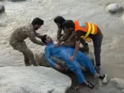 خیبر پختونخوا کے بارش سے متاثرہ بونیر، سوات اور دیگر علاقوں میں پاک فوج کا ریلیف آپریشن جاری 