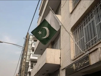 تہران میں پاکستانی سفارتخانے کے قریب بمباری، سفیر اور عملہ محفوظ