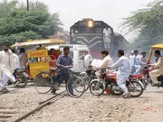 ریلویزکے آدھے لیول کراسنگز پر پھاٹک ہے نہ گیٹ کیپر