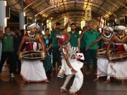 ٹی ٹوئنٹی سیریز، پاکستان ٹیم کا سری لنکا پہنچنے پر شاندار روایتی استقبال