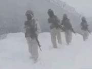 پاک افغان بارڈر پر شدید برفباری کے باوجود پاک فوج کے جوان الرٹ