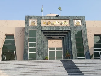 پشاور ہائیکورٹ؛ وکلاء خود فیصلے نہیں مانیں گے تو دوسروں سے کیسے منوائیں گے، جج کے ریمارکس