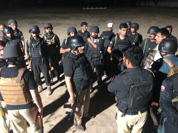 ڈی آئی خان، دہشت گردوں کی نہتے مسافروں کو نشانہ بنانے کی کوشش ناکام، ایک اہلکار شہید، دو زخمی