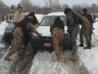 برفانی قیامت میں سیکیورٹی فورسز ڈھال بن گئیں، ضلع کرم میں پھنسے مسافر محفوظ، سڑکیں بحال