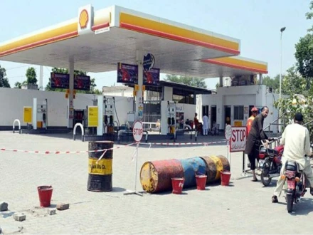 ایندھن کا ذخیرہ کم؛ ملک میں پیٹرول اور ڈیزل بحران کا خطرہ