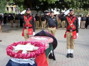 پشاور میں گزشتہ روز دھماکے میں شہید ہونے والے پولیس اہلکار کی نماز جنازہ ادا