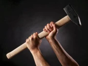 کراچی: جائیداد تنازع پر بڑے بھائی نے چھوٹے کو ہتھوڑا مارکر قتل کردیا