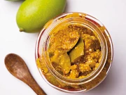 شکار پوری اچار کی موجد گھریلو خواتین