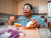 سائنس دانوں نے پیاز کاٹتے وقت رونے کا حل ڈھونڈ نکالا!