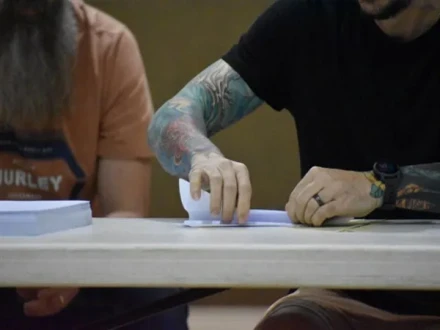 امریکا: ایک گھنٹے میں 250 کاغذ کے جہاز بنا کر ریکارڈ نام کرنیکی کوشش