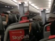 کراچی سے لاہور کی پرواز طوفان کی زد میں آگئی، شدید جھٹکوں کےباعث مسافروں کی چیخ و پکار، ویڈیو وائرل