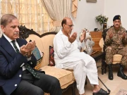 معرکہ حق، یوم تشکر؛ آرمی چیف کے ہمراہ وزیراعظم کی شہید اسکواڈرن لیڈر کے گھر آمد