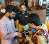 کراچی، ساؤتھ پولیس کی چائے خانوں اور ڈھابوں پر کریک ڈاؤن، مشتبہ افراد کی چیکنگ