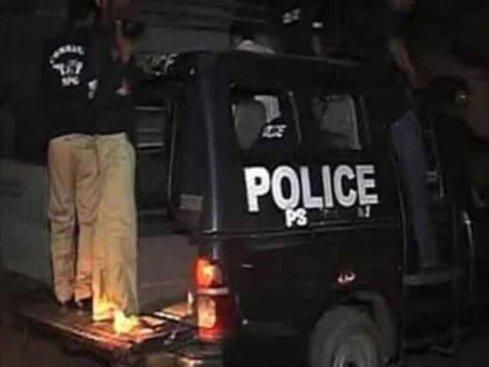 کراچی، سچل پولیس نے مقابلے کے بعد زخمی سمیت 3 ڈاکوؤں کو گرفتار کر لیا