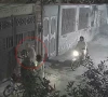 پشاور میں ڈاکوؤں نے خاتون کو بھی نہ بخشا، واردات کی ویڈیو سامنے آگئی