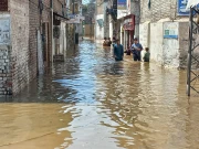 پشاور میں موسلادھار بارش سے بدھنی نالے میں طغیانی، پانی گھروں میں داخل