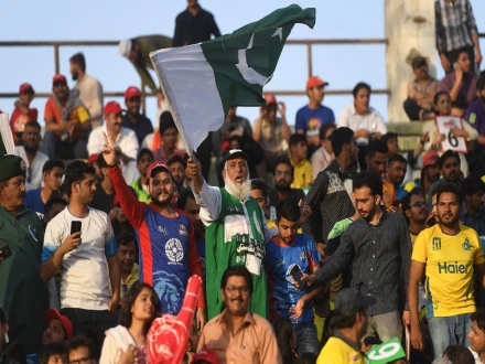 پی ایس ایل شائقین کیلیے خوشخبری، وزیر اعظم نے بڑا اعلان کردیا